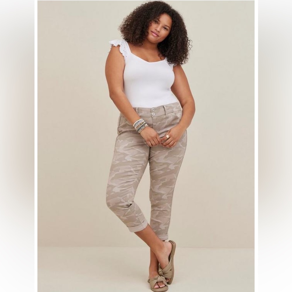Torrid Size 24 Army Camo Capri